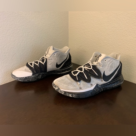 Nike Kyrie 5 Oreo Grey Black White 2019 AO2918-100  Men’s Size 11 Beaters - Picture 1 of 10